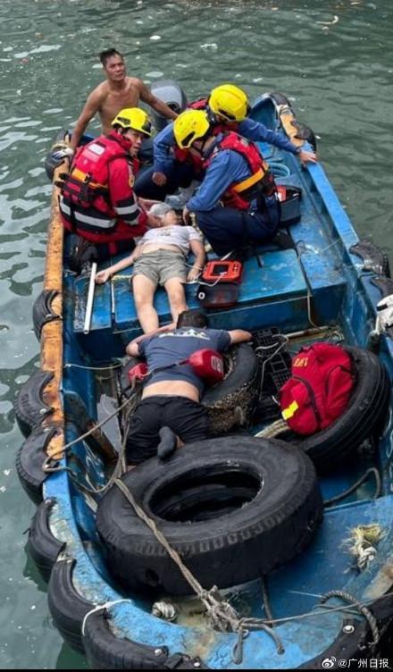 香港一家三口观看台风不慎落海
