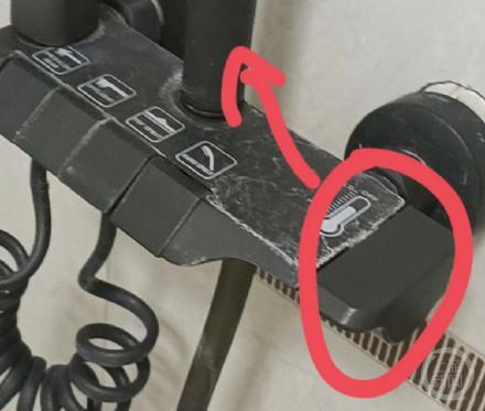 北京一租客3个月用水300吨浙江配资门户，钢琴键花洒“串水”致水表倒着走 总阀未关引发异常