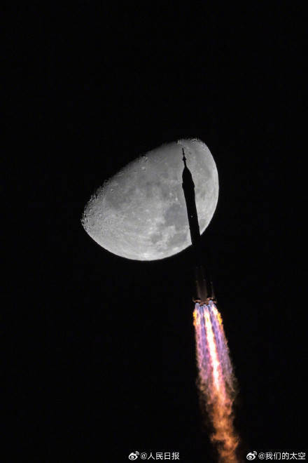 神舟穿日月 神箭问天辉映日月