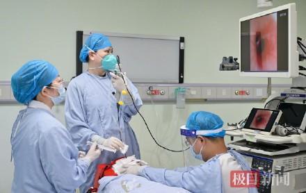 男孩反复肺炎 医生在支气管找到笔帽