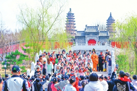 春日花朝游园会在双塔公园举行