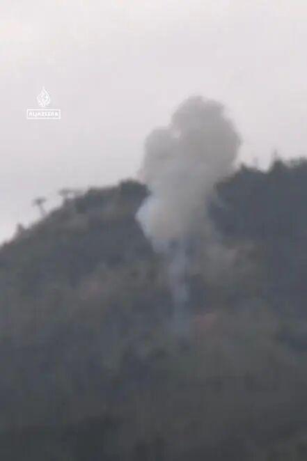 以色列总统刚开发布会，附近就遭火箭弹袭击，被迫现场紧急寻找掩护