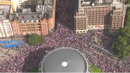 英国超10万人参加反移民集会游行 马斯克意外现身引发关注