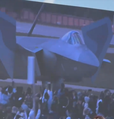 有一种震撼叫歼-20从面前滑过！谁懂歼20从面前滑过的震撼！