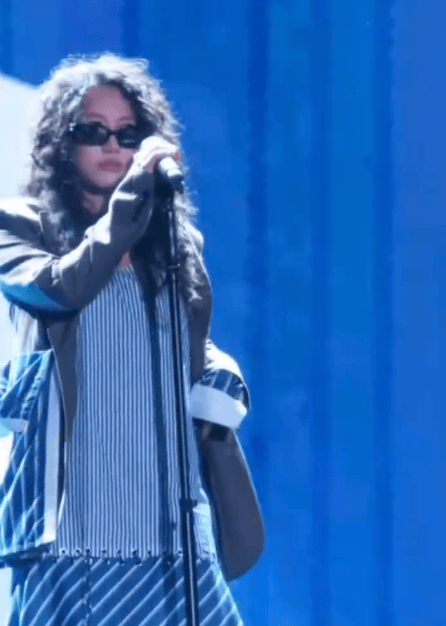 陈粒演出时耳机爆炸！直言将开始减少舞台工作