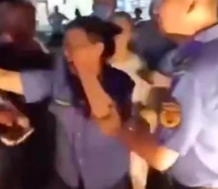 官方通报女城管执法时被打哭：眼角处被缝了三针，警方已介入