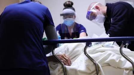 美国过去两周的新冠肺炎死亡人数出现新高