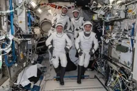 美国宇航员太空紧急撤离原因披露:突然失语,持续20分钟,医生至今没找到原因 NASA首次医疗撤离