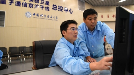 Xi Jinping fordert Stärkung des Landes durch Heranbildung und Gewinnung von Spitzenkräften