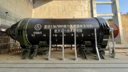 China testet stärkstes integriertes Feststoffraketentriebwerk der Welt