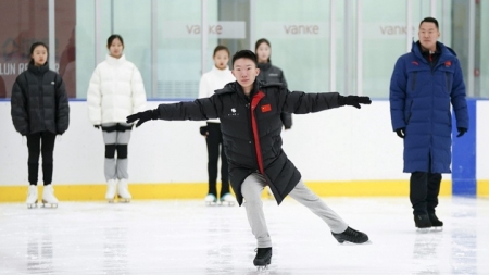 Junger Sportler engagiert sich als freiwilliger Eispfleger bei den kommenden Winterspielen in Beijing