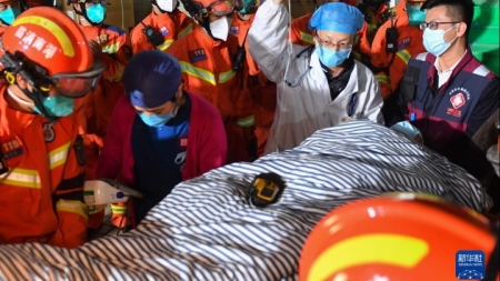 Neunte Überlebende aus dem eingestürzten Gebäude in Zentralchina gerettet
