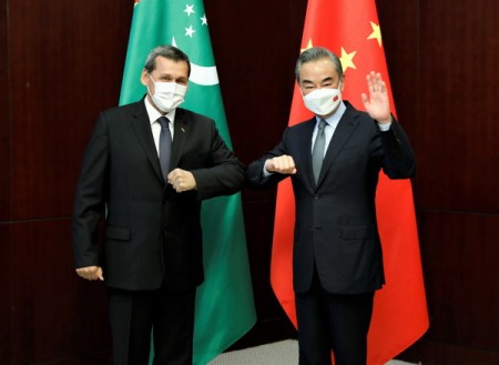 Wang Yi trifft Außenminister von zentralasiatischen Ländern