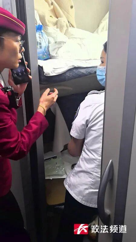 孕妇高铁突发分娩 工作人员紧急救援