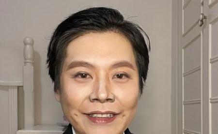 维嘉吴昕仿妆把何炅吓到挂电话 双胞胎造型笑翻网友