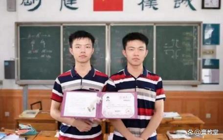 男孩702分准备报清华：哥哥在北大 学霸兄弟的“清北梦”