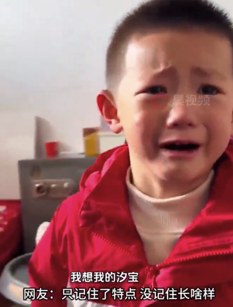 妈妈给妹妹剃头 哥哥回家“天塌”了