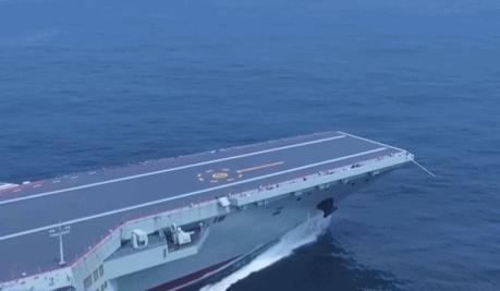 福建舰入列纪念海报 劈波斩浪逐梦深蓝