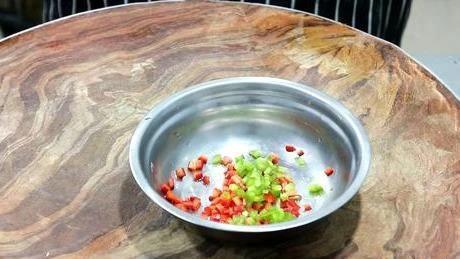 西葫芦不要炒着吃了，教你做西葫芦素丸子，清淡营养又美味