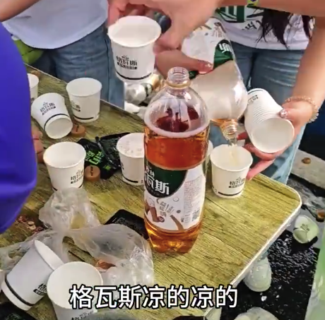 难怪都爱跑马拉松，跟吃流水席一样