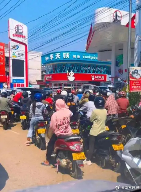 老挝“油荒”中国电动车卖到断货 油价飙升促销量激增