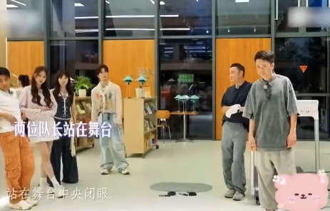 央视主持天团凑一起乱成一锅粥了 综艺感直接拉满