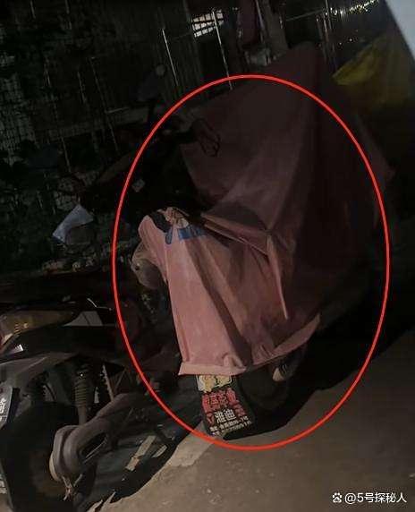 民警硬核回懟霸占電動車位女子：沒法交流