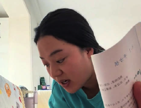 1岁萌娃听见妈妈讲数学题秒入睡