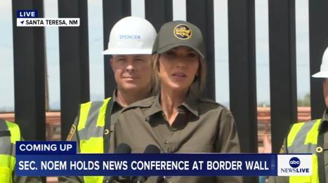 美国边界墙被黑色涂成黑色，在高温下更难攀登