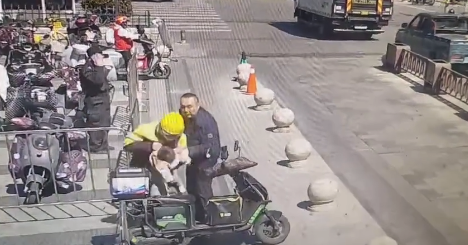 外卖小哥救人将获先锋骑手奖 平台：已为其申请“先锋骑手”奖励