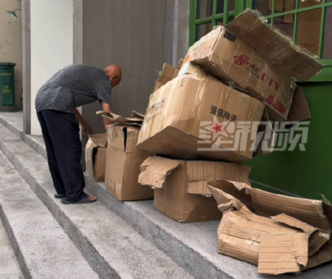 店主常送老人纸箱接连被回赠蔬菜:连续一周猛吃都清不完库存