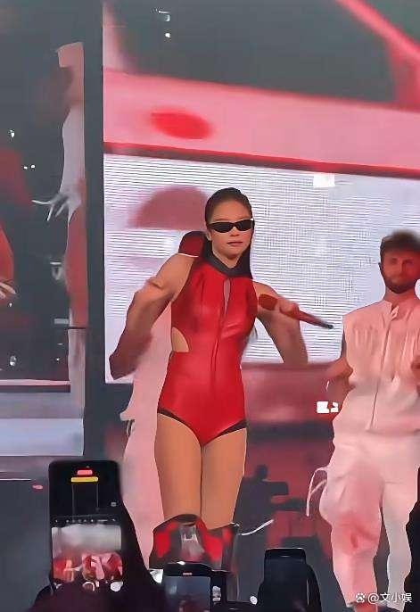 Jennie舞台 假唱风波引发热议