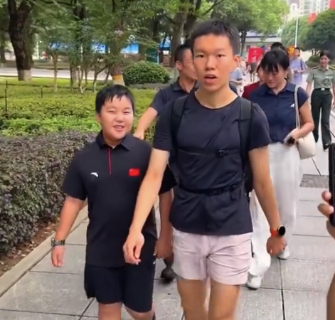 200斤男生为考军校8个月猛减80斤：难走的路从不拥堵，所以我才想要坚持