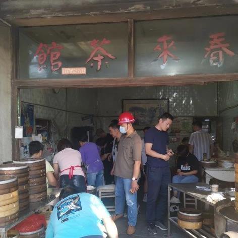 江苏高邮的老牌早茶店，老板的身份不一般，每天客人络绎不绝