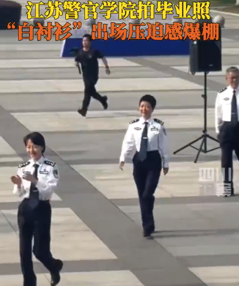 警校生拍畢業(yè)照白襯衫出場氣勢拉滿 網(wǎng)友：是撲面而來的安全感,！