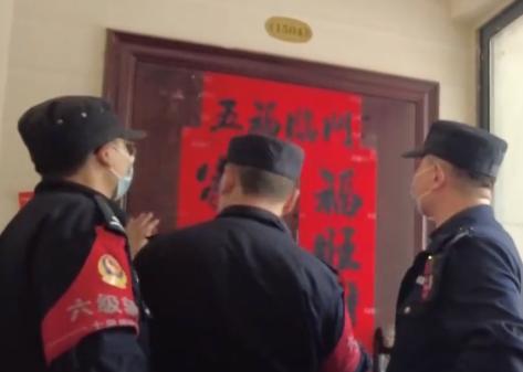 小伙网恋对象是离异大妈：前后花费80万元