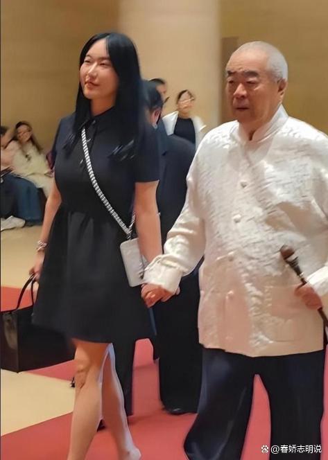 曝范曾被小50岁妻子卷走20亿 藏品失踪引猜测