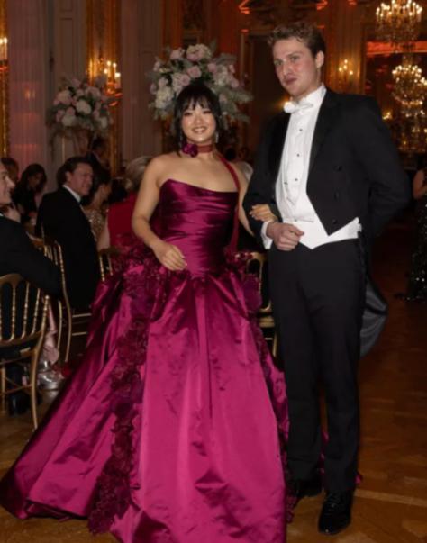 王传福陈可辛女儿参加巴黎名媛舞会 展现魅力与浪漫