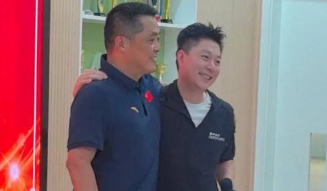 李小鵬現身啟蒙教練退休儀式,，長沙老教練邱琦四十載育人故事暖心動人