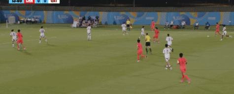 足坛一夜动态：U17国足晋级世少赛 C罗无缘提前夺冠 老弗爷嘲讽巴萨 焦点赛事引发热议
