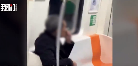 须眉在地铁车厢内吸烟警方已介入 郑州地铁：警方已介入处理