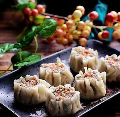 饺子皮剩一堆咋办？鲮鱼烧卖15分钟出锅，鲜到全家抢着吃