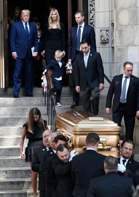 特朗普出席前妻伊万娜的葬礼
