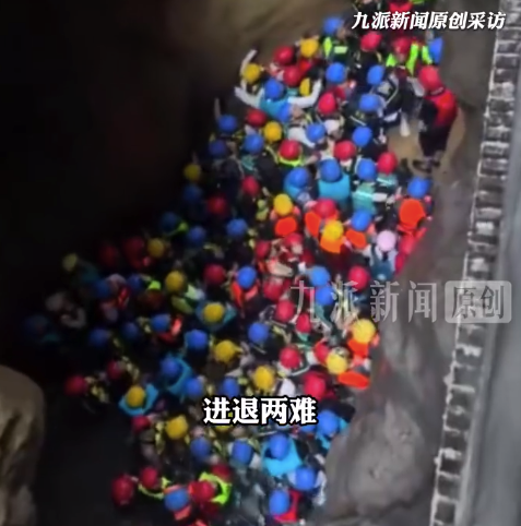 景区回应298元溪降变泡水排队：拥堵因有游客想挑战跳台又不敢跳，游客可跳可涉水通过