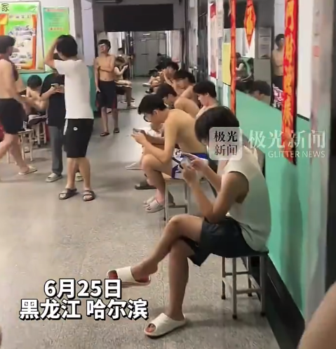 哈爾濱入夏,，大學(xué)生要腌“入味”了！