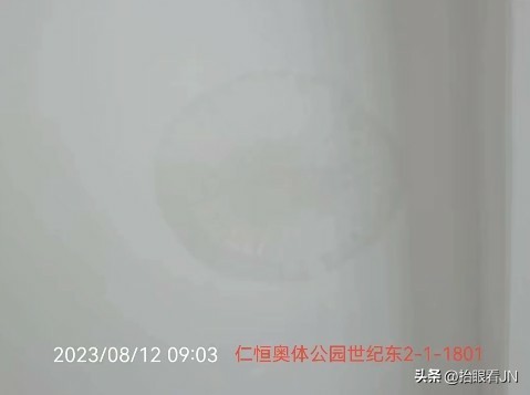 偷换防水材料，楼顶裂缝漏水不断，济南仁恒奥体公园世纪新房竟是这样。