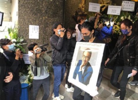 吴孟达儿子透露爸爸临终遗愿：好好照顾妈妈