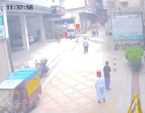 男子行竊逃跑途經學校,“正義少年團”出手了