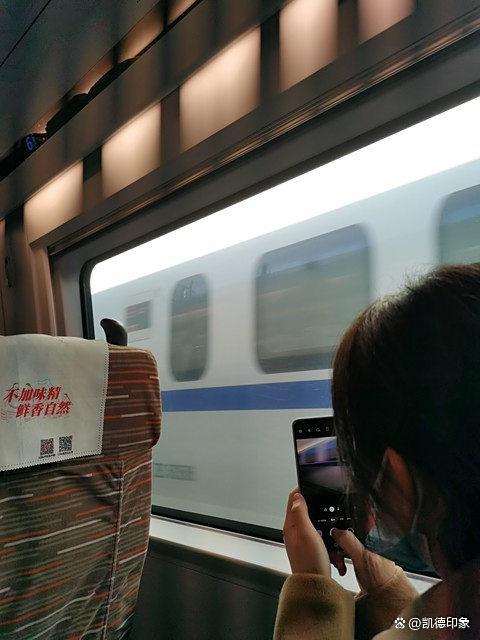 我坐高铁的刻板行为 年轻人的安全感与秩序感