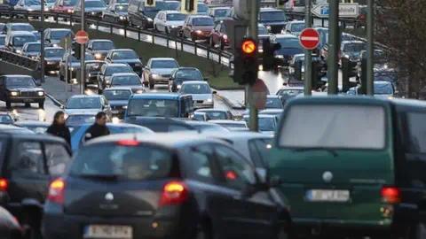 眾車企為何不再押注純電？歐洲車企的現(xiàn)實轉(zhuǎn)向